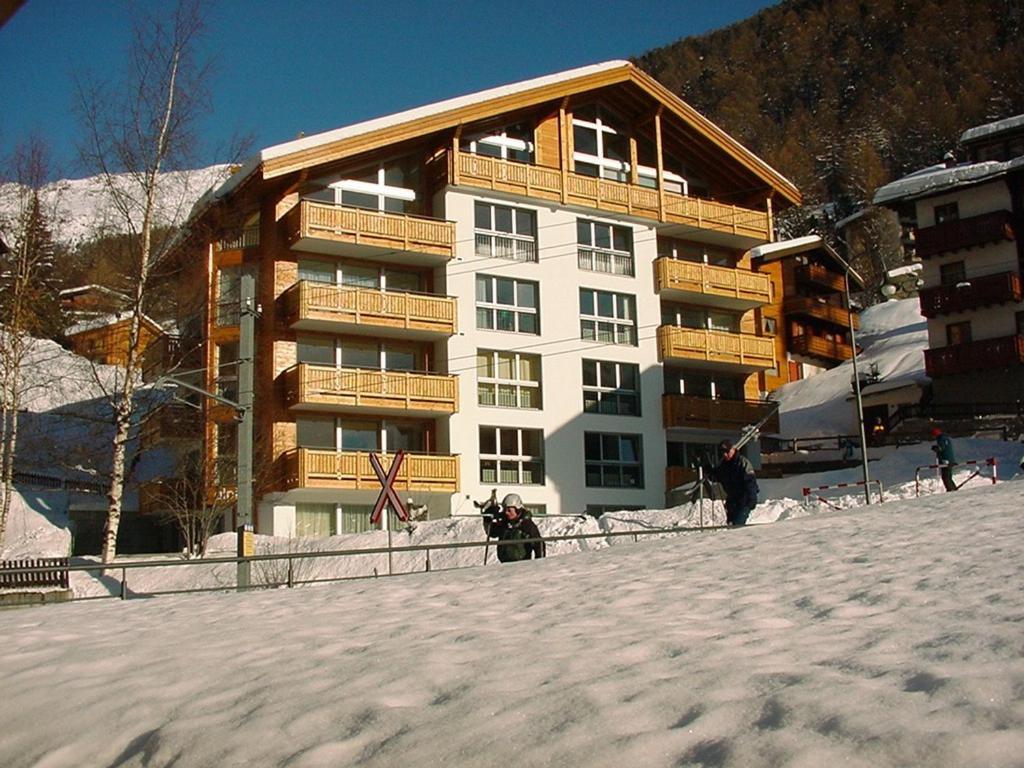 Haus Alpine Appartement Zermatt Kamer foto