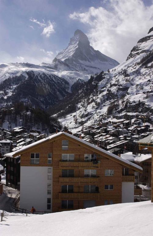 Haus Alpine Appartement Zermatt Buitenkant foto